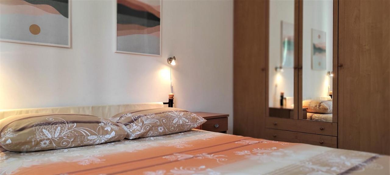 Apartments Ljilja Sea View Слатине Экстерьер фото