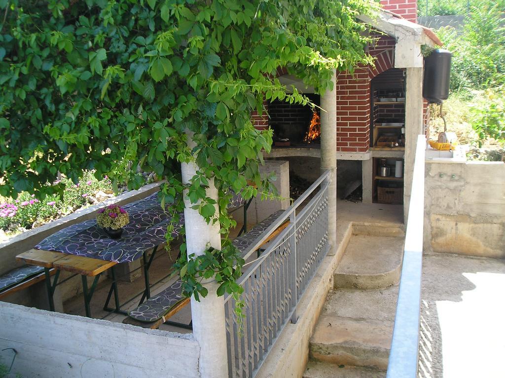 Apartments Ljilja Sea View Слатине Экстерьер фото